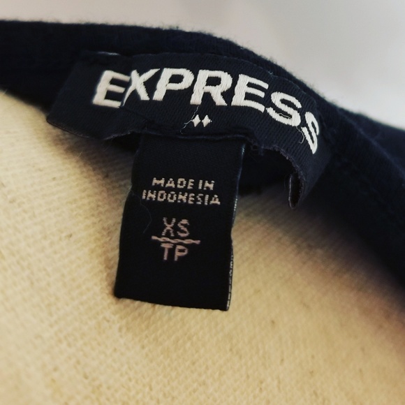 🍉 Express Black Crop Top - Picture 2 of 2